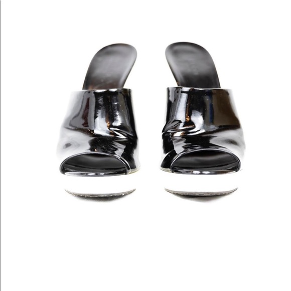 Authentic Gucci Sandals - Picture 2 of 7